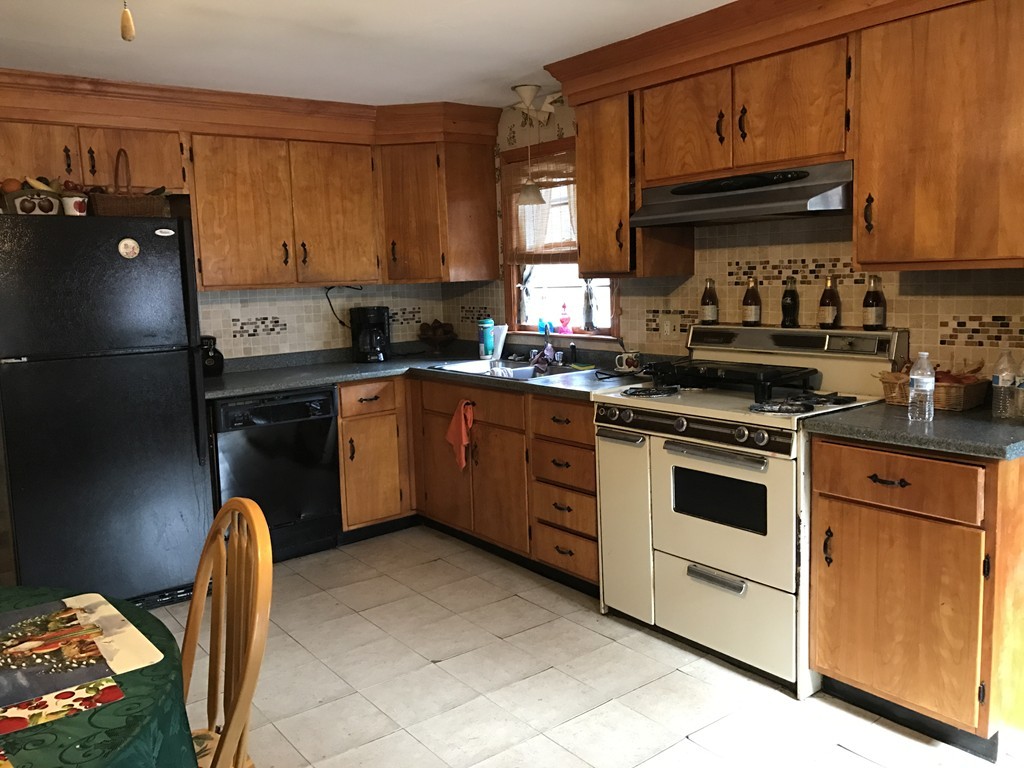 94 Richmond Road Freetown, MA 02702 - Photo 6 of 17 Gallery Image 6