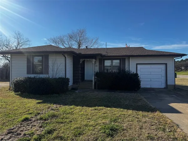 $240,000 | 600 East 5th Street, Ferris, TX 75125