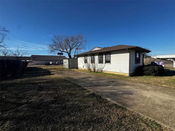 $229,900 | 600 East 5th Street, Ferris, TX 75125