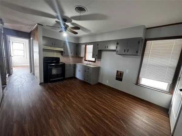 $229,900 | 600 East 5th Street, Ferris, TX 75125