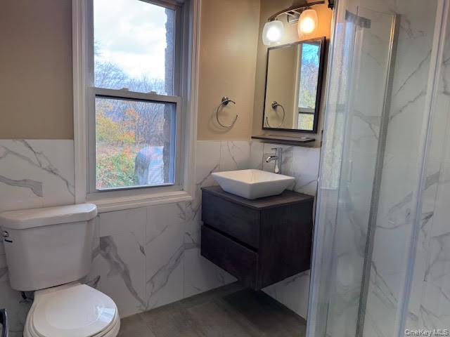 177 Riley Road New Windsor, NY 12553 - Photo 21 of 39 a bathroom with a toilet sink and mirror