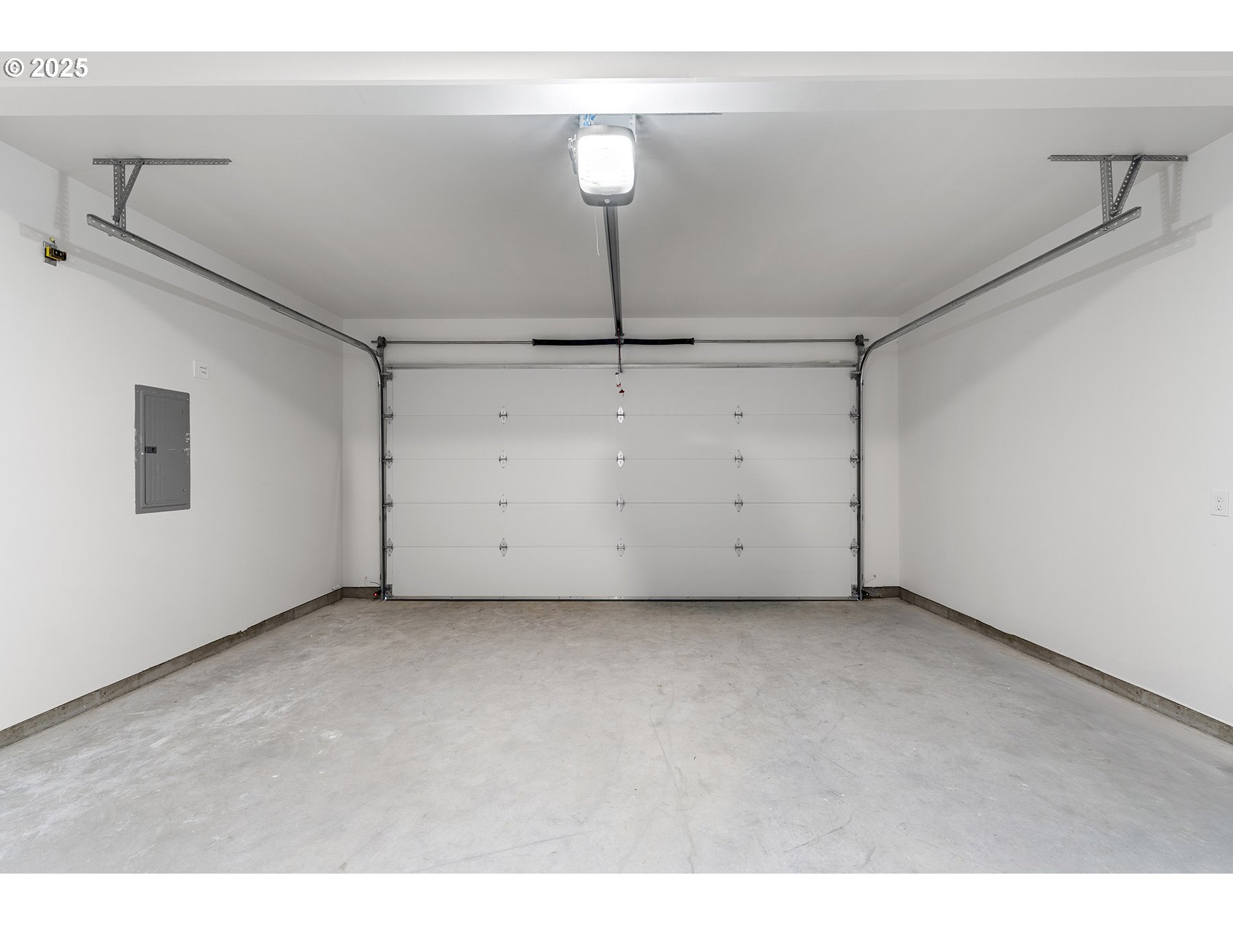 Northeast Emerald Drive Hermiston, OR 97838 - Photo 8 of 11 a view of an empty room