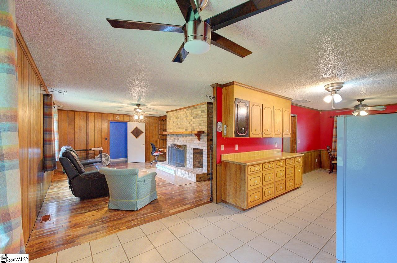 503 Edgewater Road Woodruff, SC 29388 - Photo 12 of 34