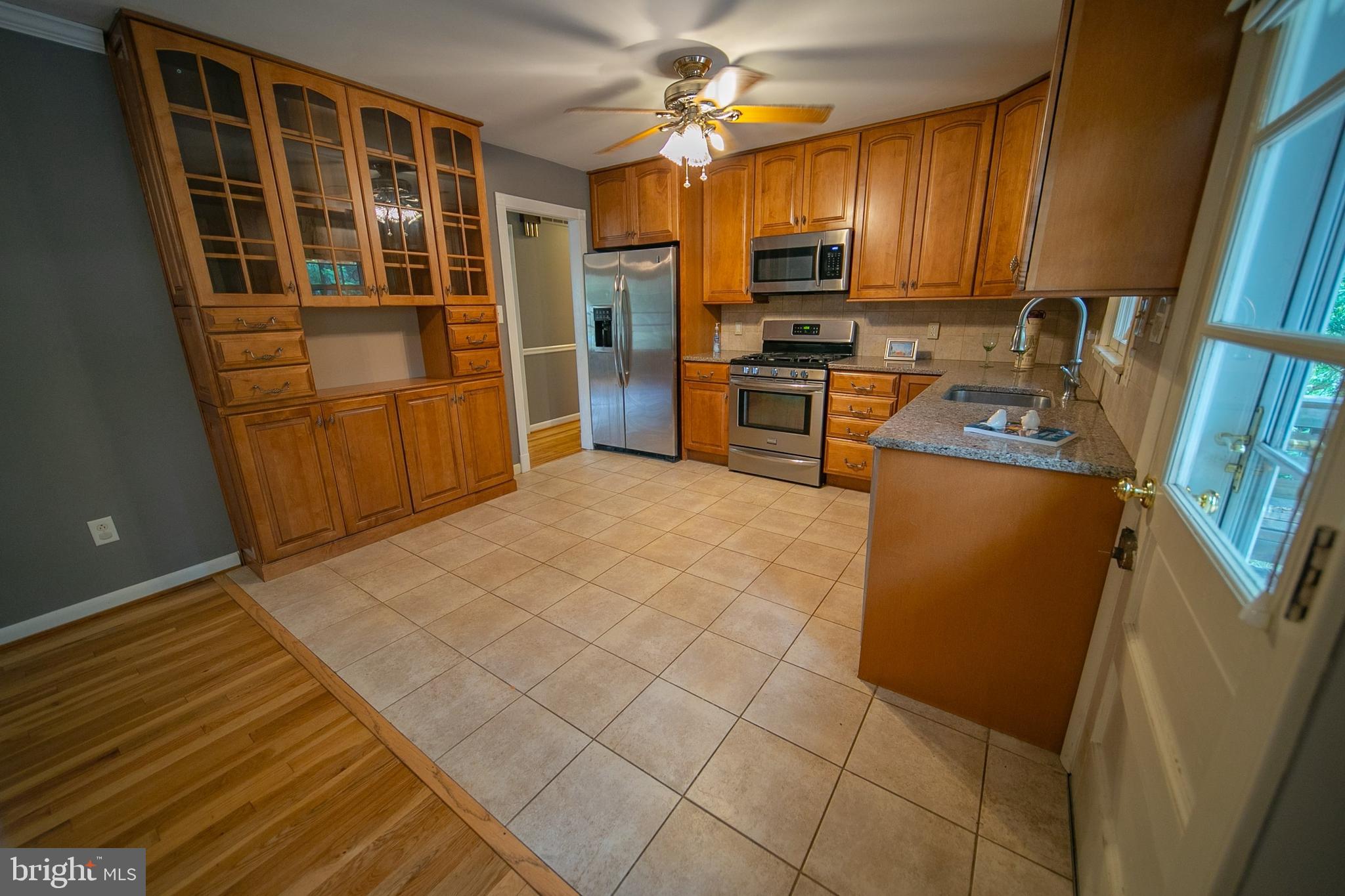 102 Bosun Road Arnold, MD 21012 - Photo 3 of 28 Gallery Image 3