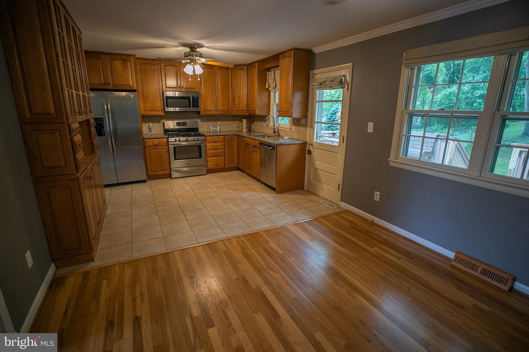 102 Bosun Road Arnold, MD 21012 - Photo 4 of 28 Gallery Image 4