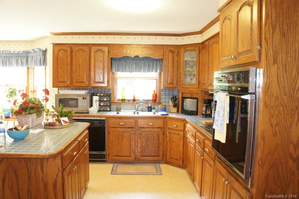 208 Smith Road Mount Holly, NC 28120 - Photo 8 of 22 Gallery Image 8