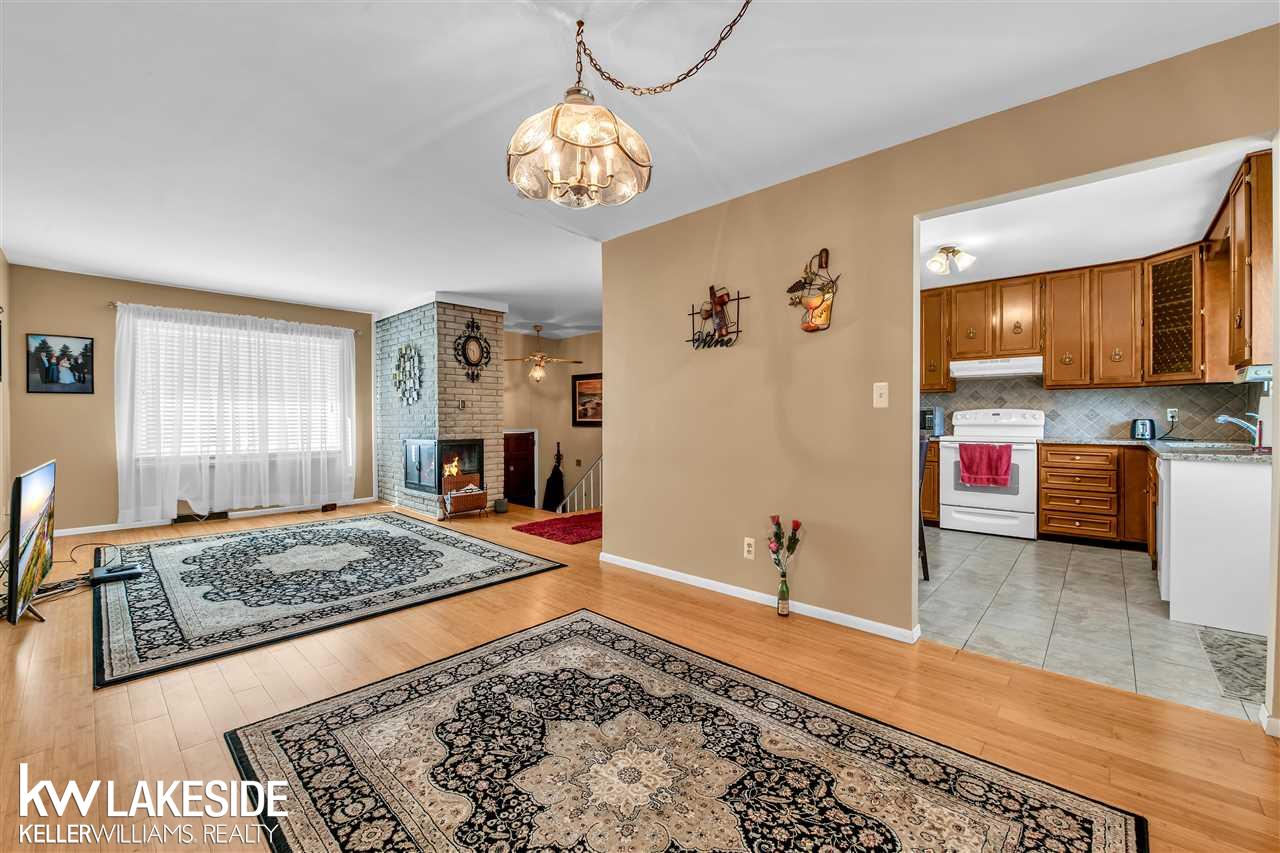 303 Riverside Drive Clinton Township, MI 48036 - Photo 11 of 26 50081845-10.JPG