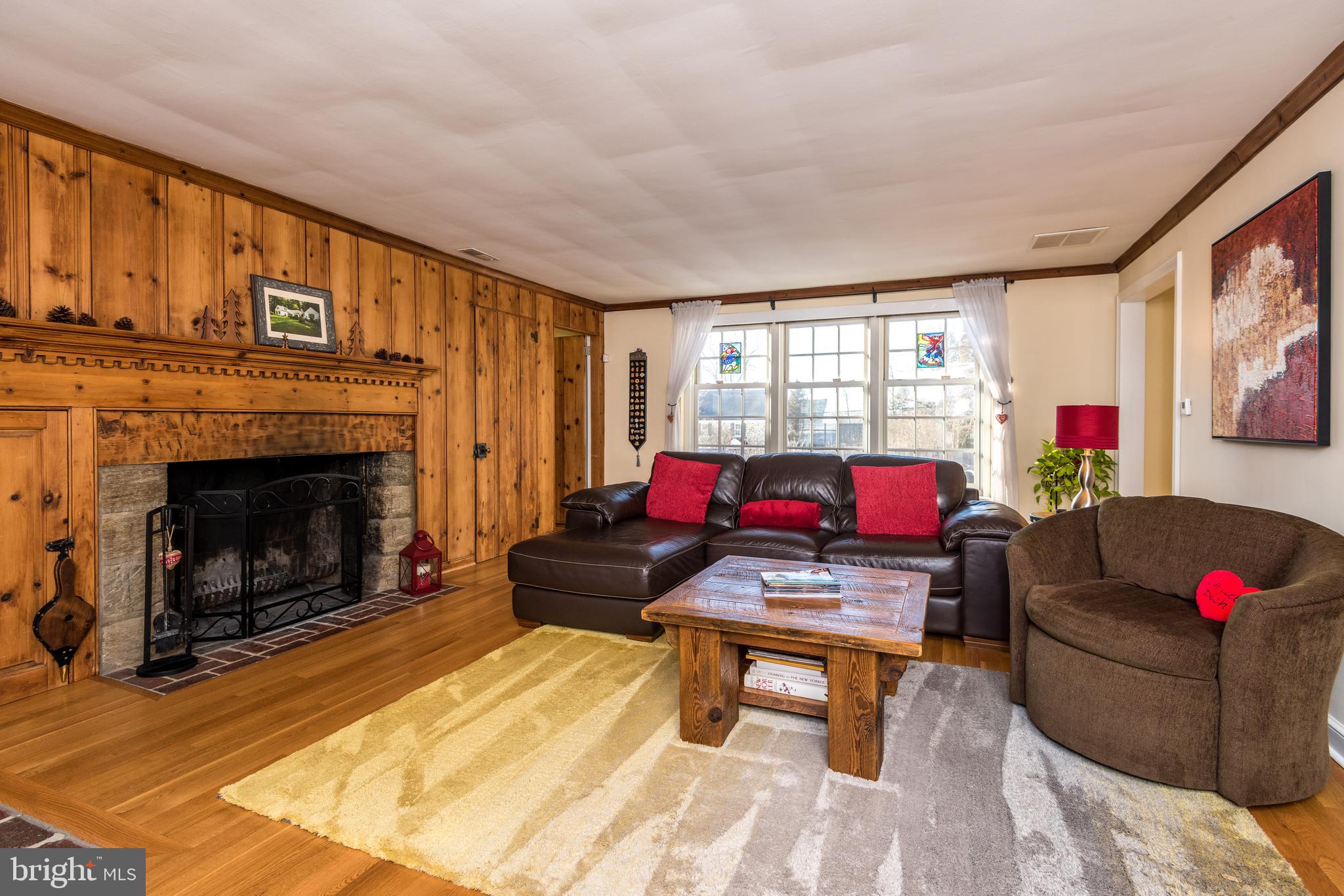 501 Edann Road Glenside, PA 19038 - Photo 19 of 60 Living Room
