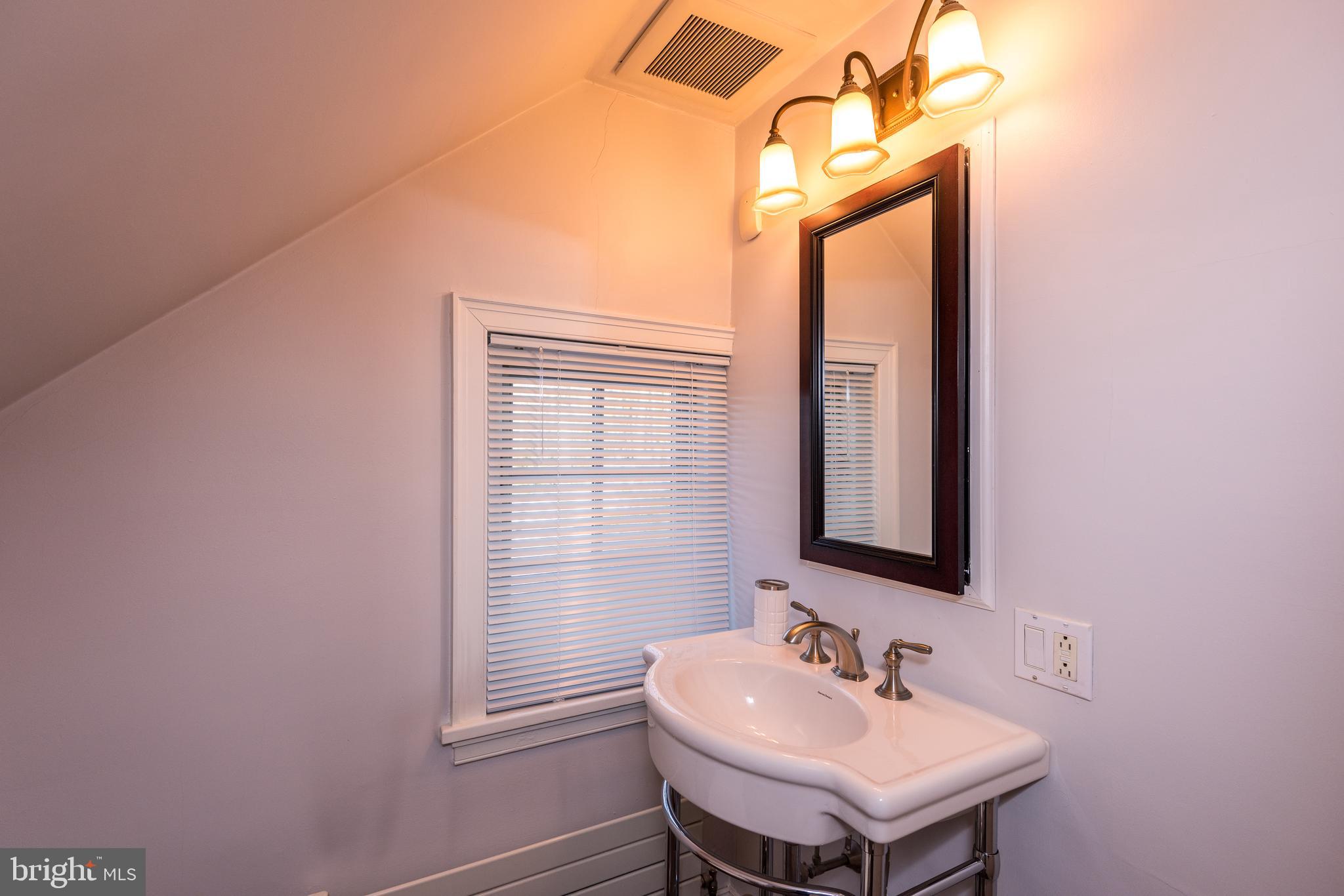 501 Edann Road Glenside, PA 19038 - Photo 46 of 60 2nd Floor Full Bathroom