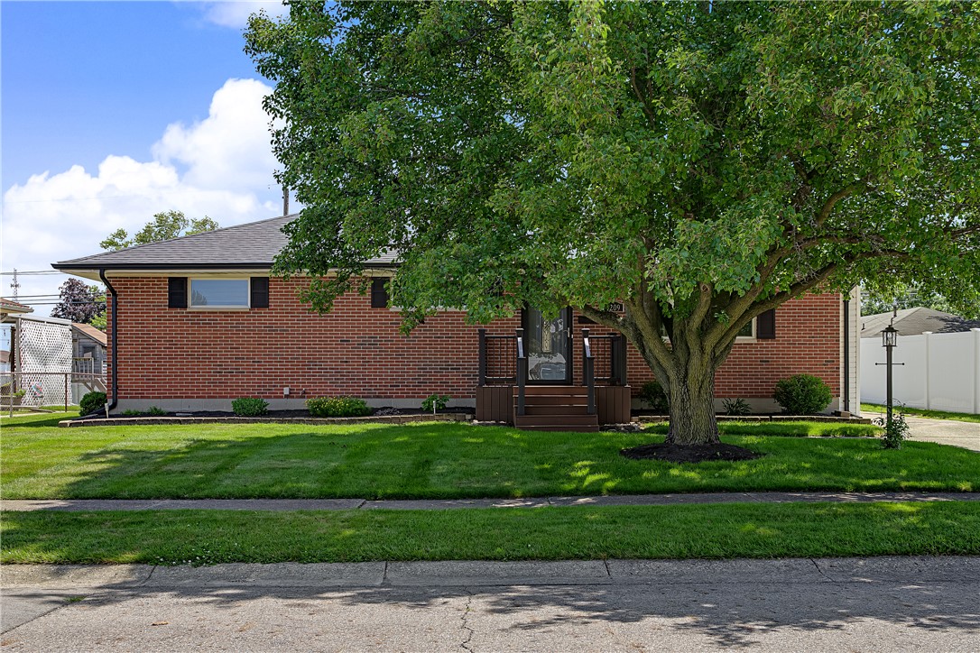 1209 Student Avenue Springfield, OH 45503 - Photo 3 of 47