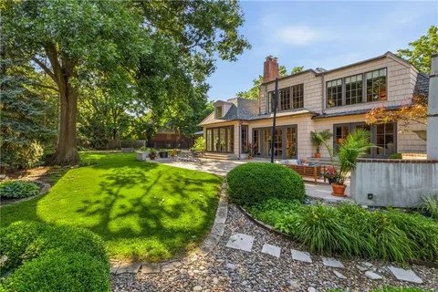 $2,100,000 | 2211 West 69th Terrace, Mission Hills, KS 66208