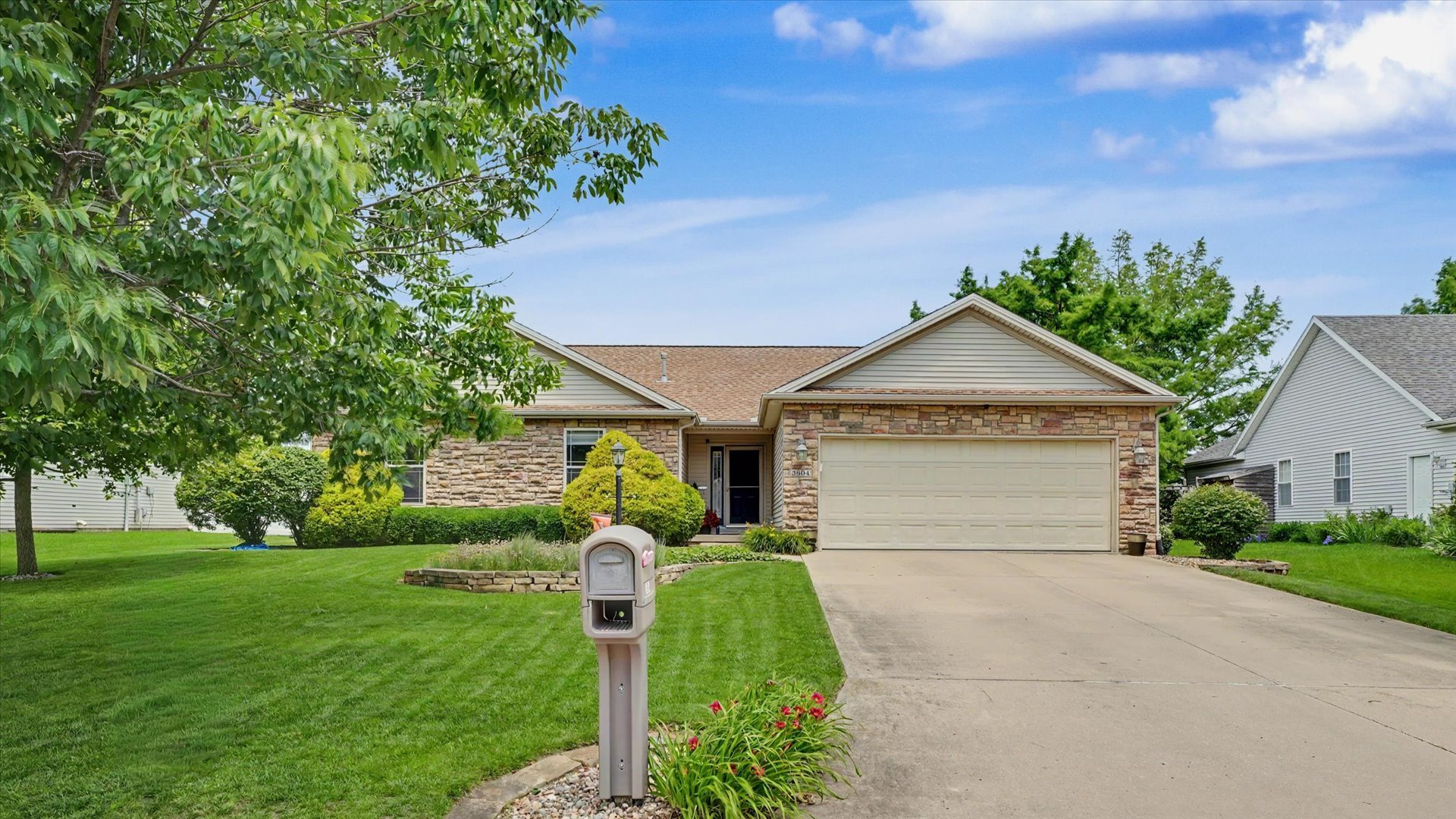 3804 Crail Road Champaign, IL 61822 - Photo 2 of 40