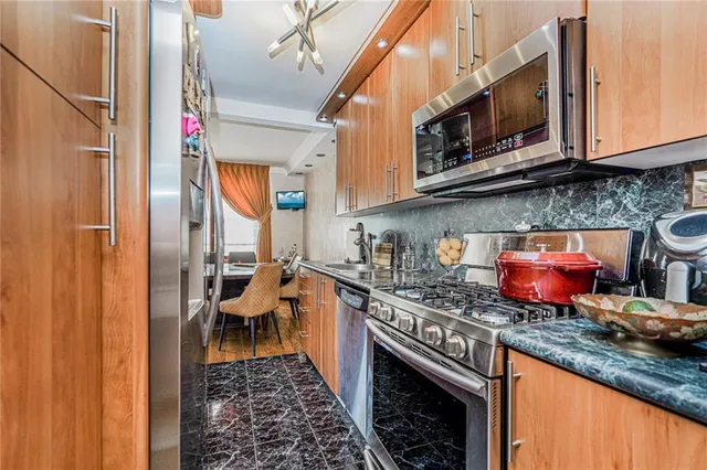 $599,000 | 735 Avenue West, Unit 3F | Sheepshead Bay