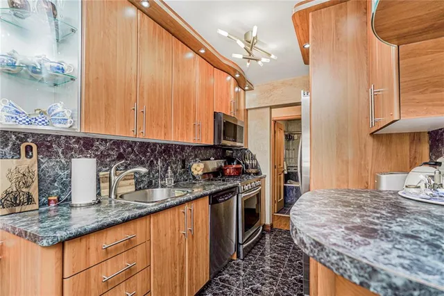 $599,000 | 735 Avenue West, Unit 3F | Sheepshead Bay