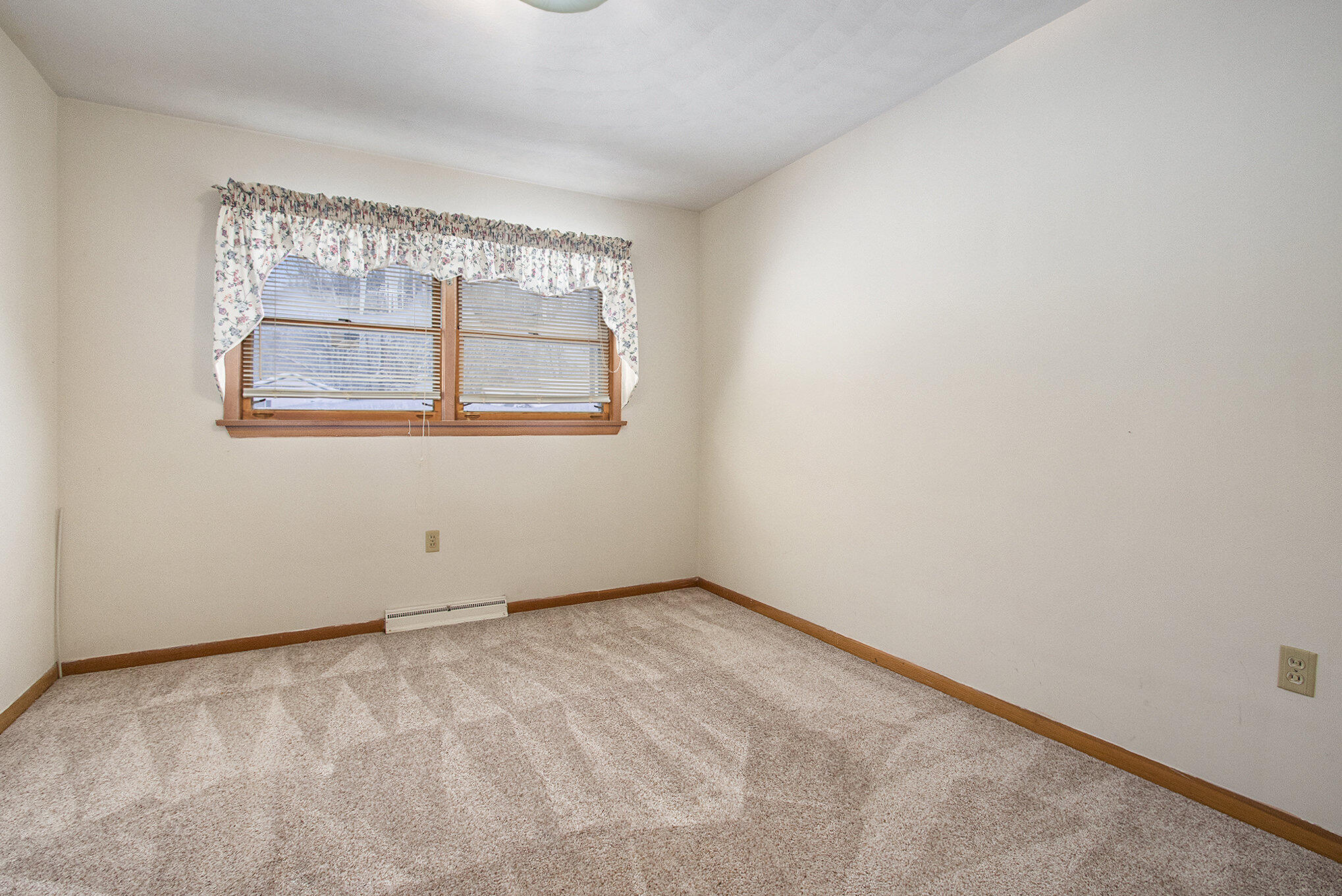 1634 West Giles Road Muskegon, MI 49445 - Photo 15 of 23 015_s22a4275