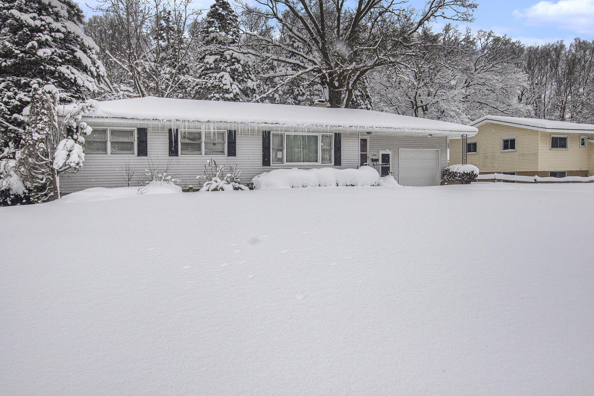 1634 West Giles Road Muskegon, MI 49445 - Photo 5 of 23 005_s22a4310