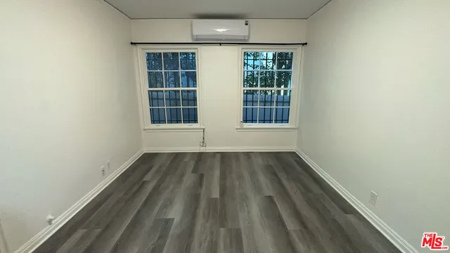 $2,400 | 4950 Beverly Boulevard, Unit 4950 1/2, Los Angeles, CA 90004