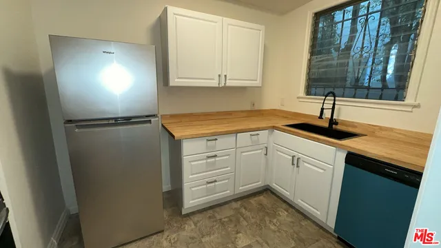 $2,400 | 4950 Beverly Boulevard, Unit 4950 1/2, Los Angeles, CA 90004