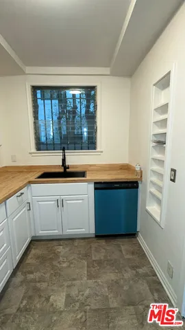 $2,400 | 4950 Beverly Boulevard, Unit 4950 1/2, Los Angeles, CA 90004