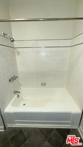 $2,400 | 4950 Beverly Boulevard, Unit 4950 1/2, Los Angeles, CA 90004