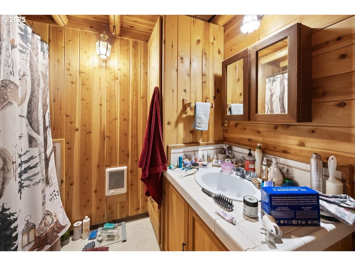 2128 Starveout Creek Road Azalea, OR 97410 - Photo 12 of 32