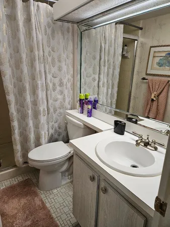 $2,000 | 105 Lake Pine Circle, Unit B2, Greenacres, FL 33463