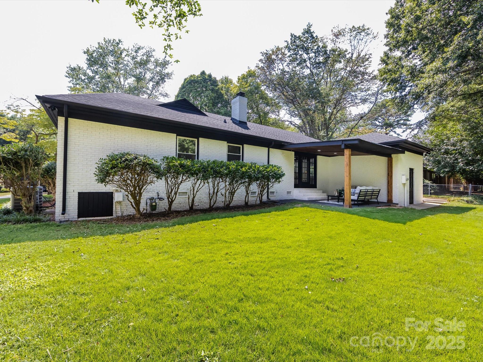 6017 Brace Road Charlotte, NC 28211 - Photo 44 of 47 a front view of house with yard and porch