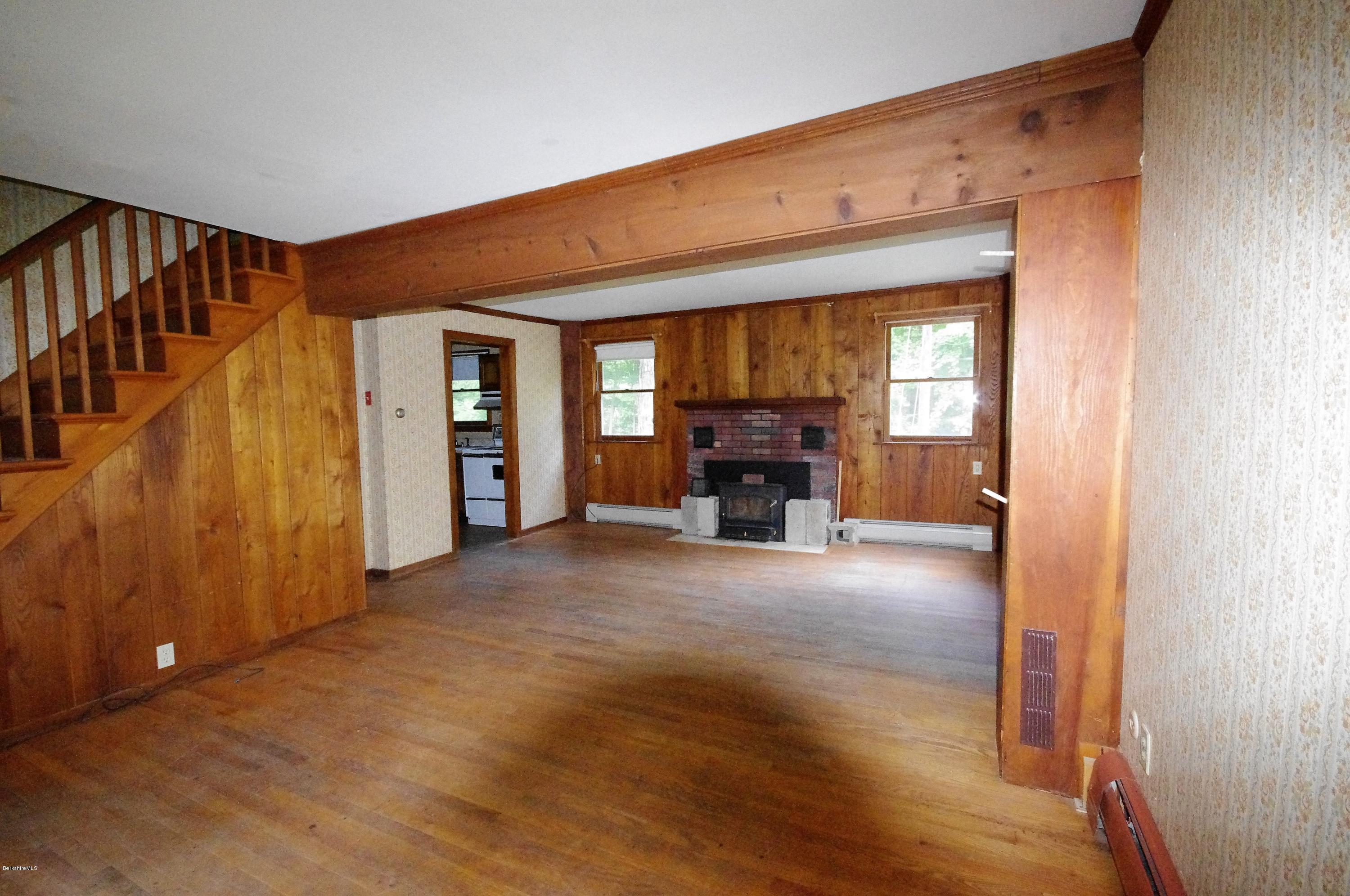Living Room with fireplace