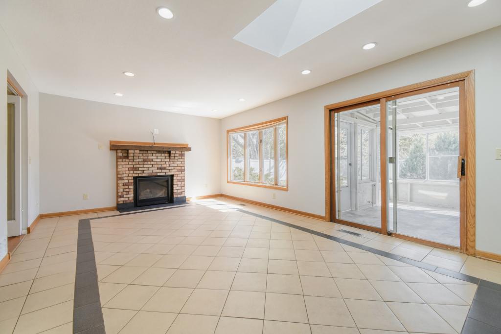 2904 Sheldon Street Roseville, MN 55113 - Photo 10 of 31