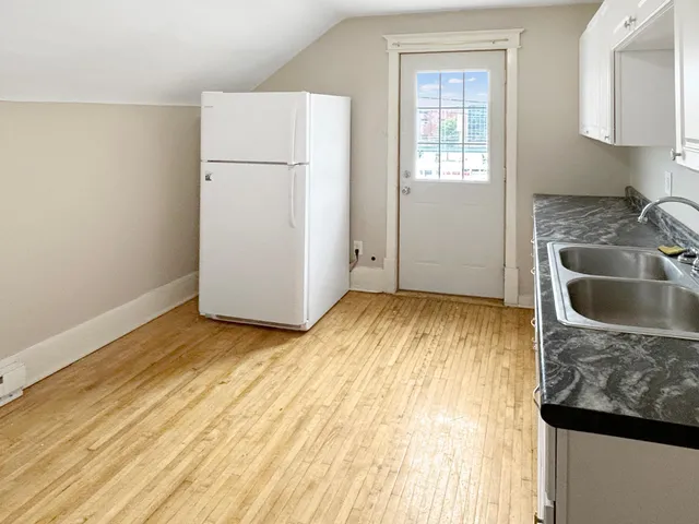 $1,150 | 1214 Sherburne Avenue, St. Paul, MN 55104