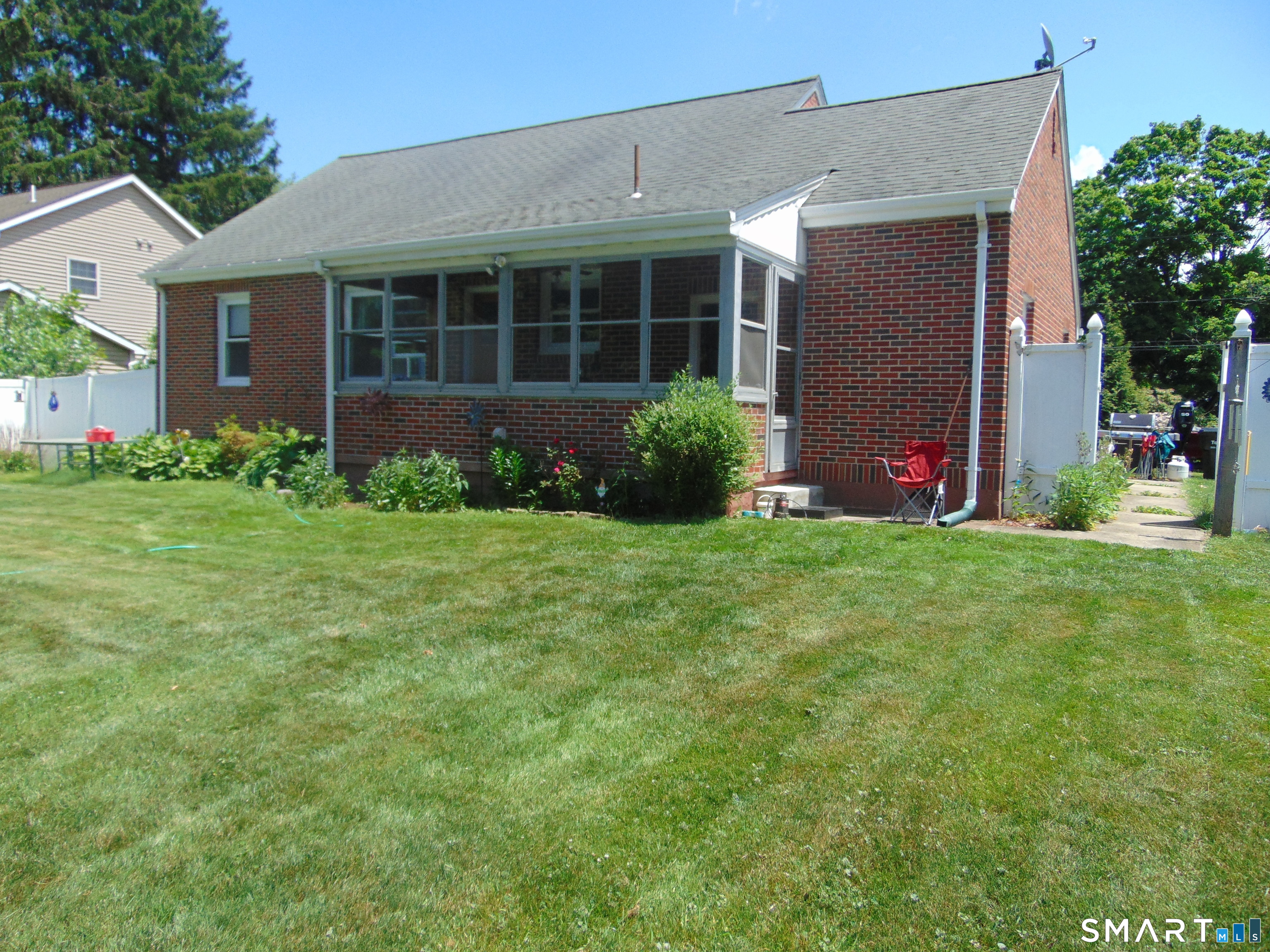 9 Grantham Road Wallingford, CT 06492 - Photo 4 of 29