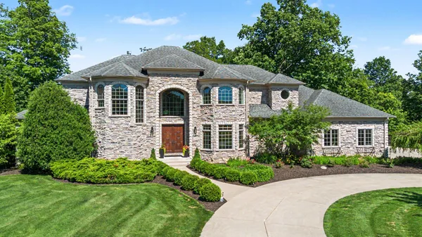 $2,100,000 | 4945 Stockbridge Drive, St. Joseph, MI 49085