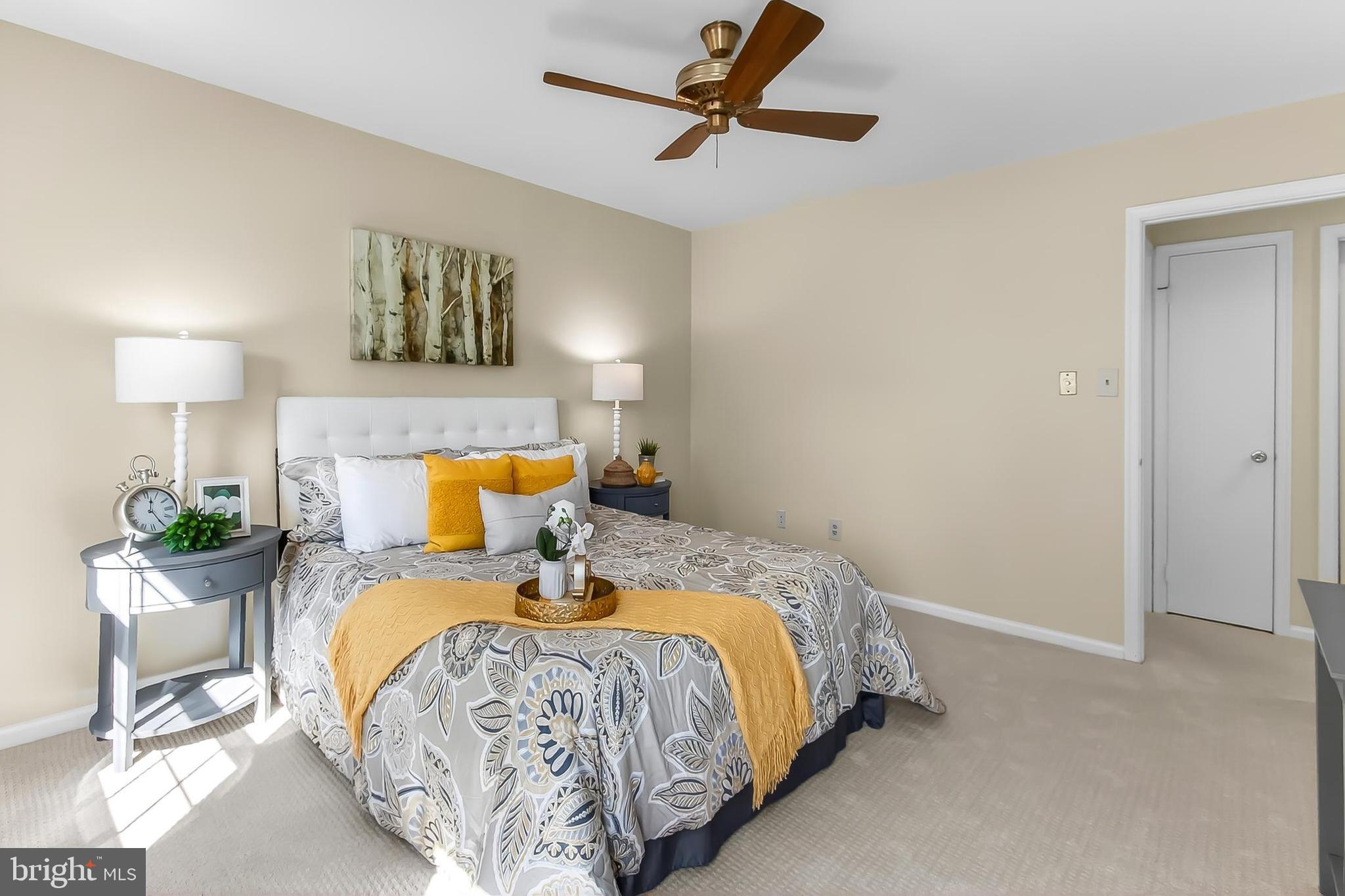 2810 Andiron Lane Vienna, VA 22180 - Photo 19 of 37 a bed sitting in a bedroom and a lamp