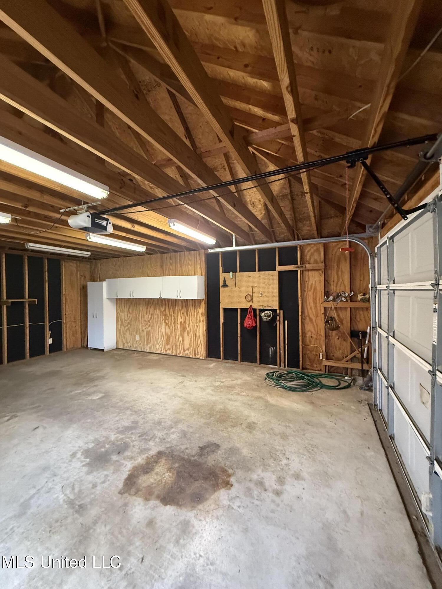 7643 Broken Hickory Drive Walls, MS 38680 - Photo 27 of 35 garage/workshop