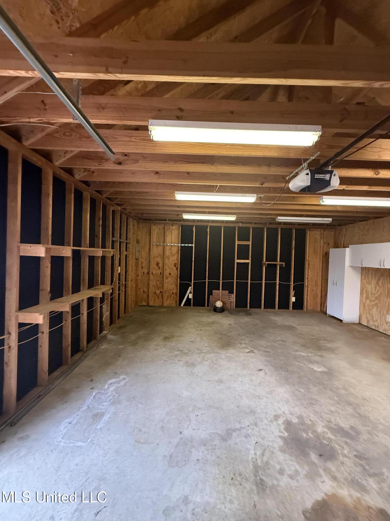 7643 Broken Hickory Drive Walls, MS 38680 - Photo 28 of 35 garage/workshop