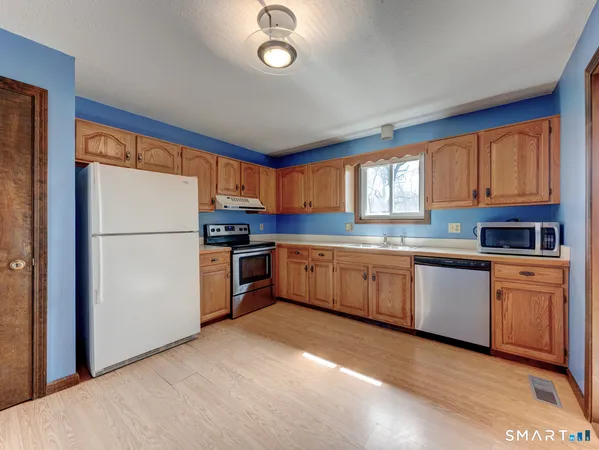 $469,900 | 94 Huckleberry Lane, Southington, CT 06489