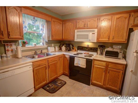 36 A Queen Road Candler, NC 28715 - Photo 6 of 12 Gallery Image 6