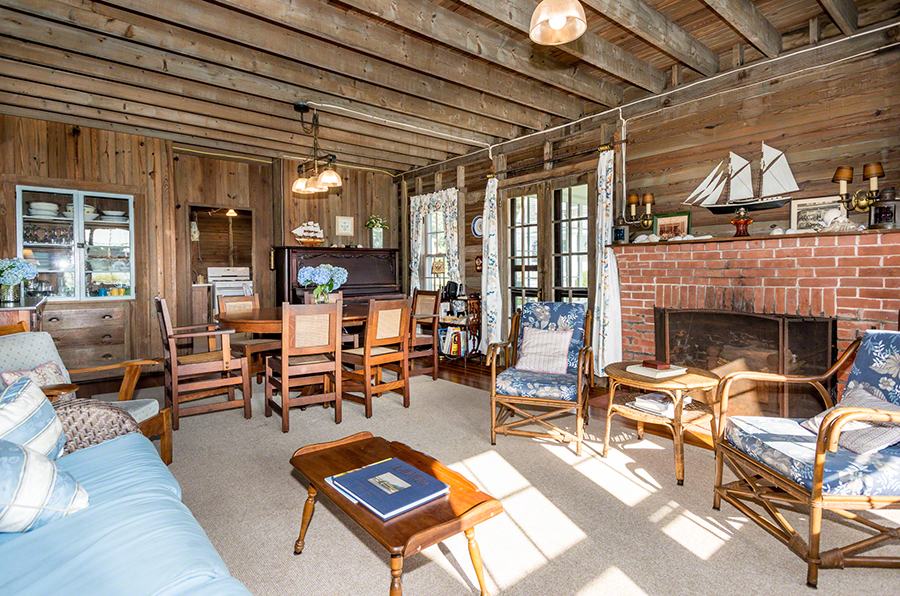 44 Green Hollow Road Edgartown, MA 02539 - Photo 16 of 45 a outdoor space with lots of tables and chairs