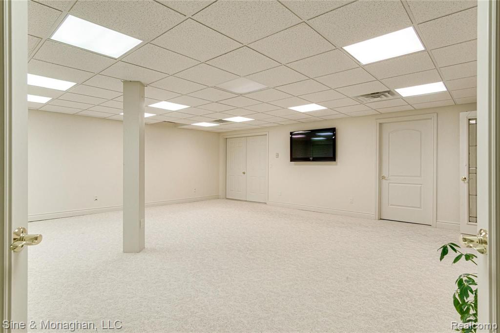 45 Roslyn Road Grosse Pointe Shores, MI 48236 - Photo 62 of 88