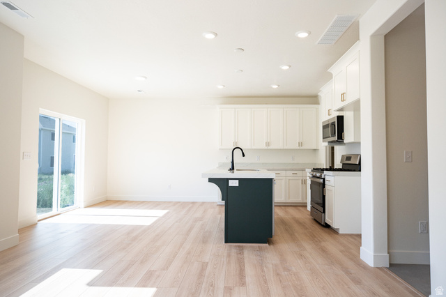 1126 1060 West Salem, UT 84653 - Photo 2 of 14 Kitchen and dining area