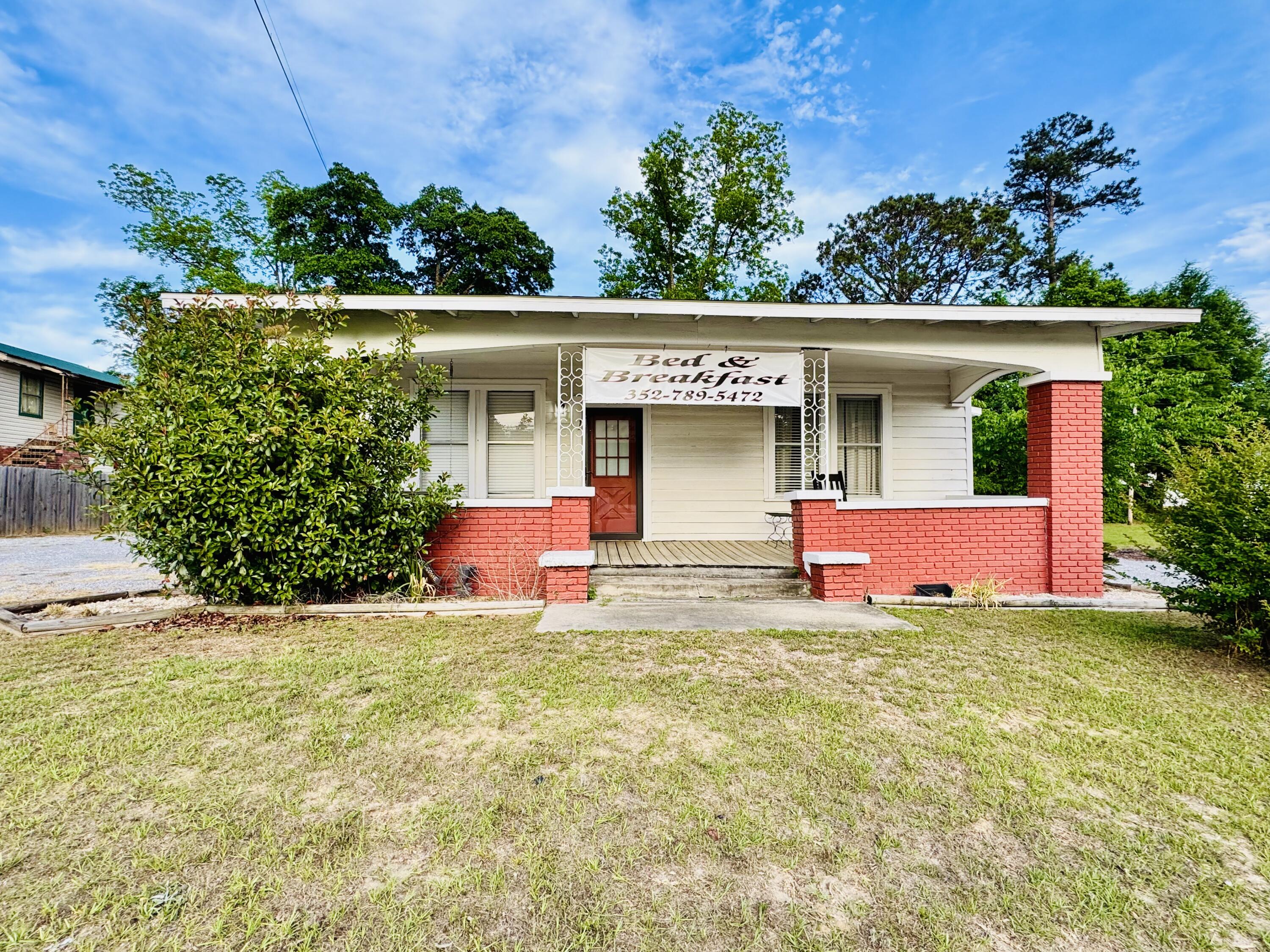 a view of a house with a yard