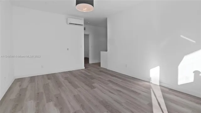 $5,000,000 | 1561 Jefferson Avenue, Miami Beach, FL 33139