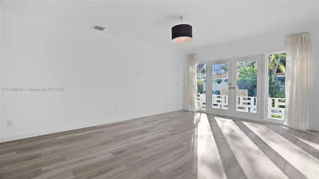 $5,000,000 | 1561 Jefferson Avenue, Miami Beach, FL 33139