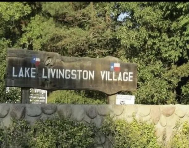 a street sign that is sitting in the middle of a park