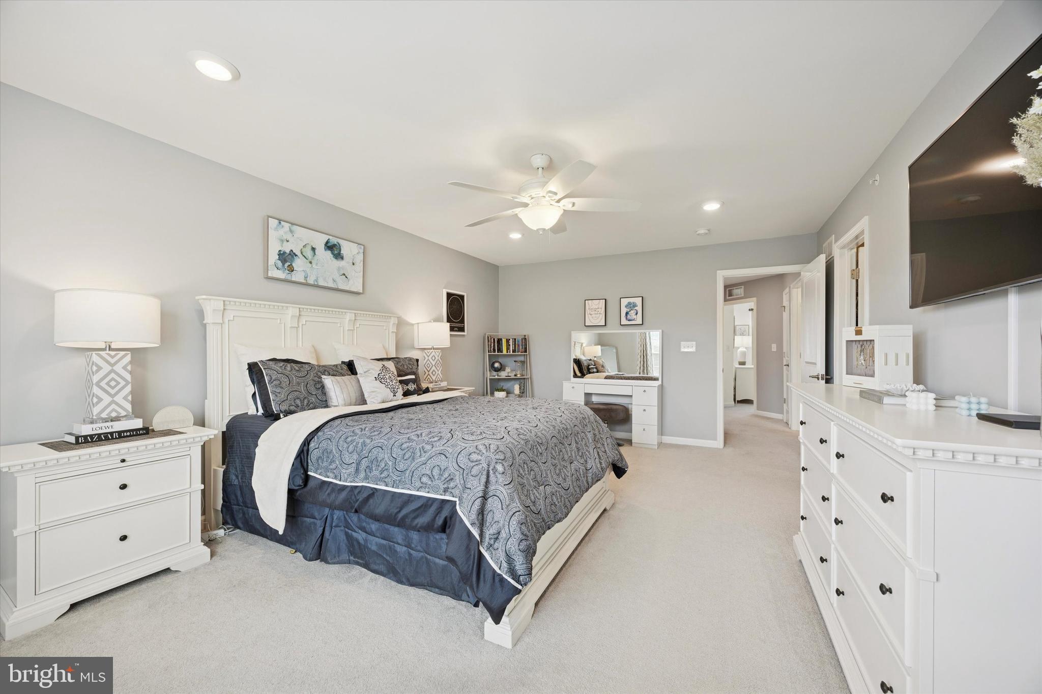 103 Edgewater Court Quakertown, PA 18951 - Photo 12 of 25 Large primary suite