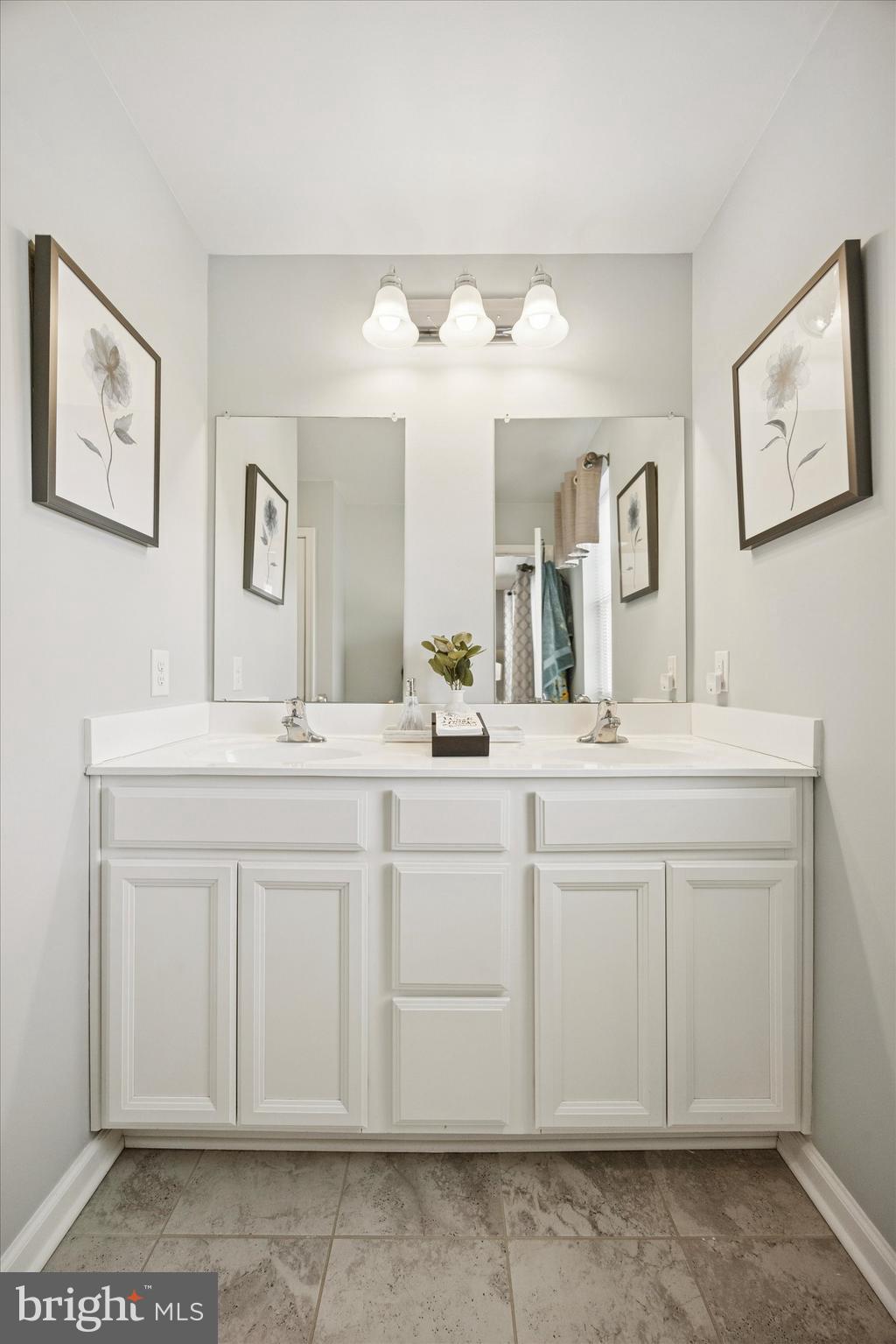 103 Edgewater Court Quakertown, PA 18951 - Photo 16 of 25 Dual sinks