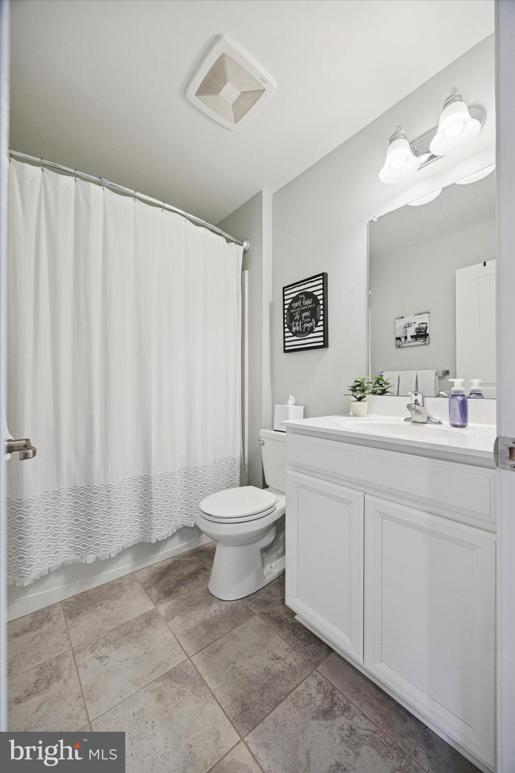 103 Edgewater Court Quakertown, PA 18951 - Photo 20 of 25 Hall bathroom with tub