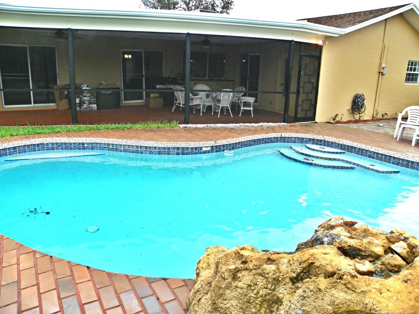 122 West Mango Road Lake Worth, FL 33467 - Photo 8 of 10 Pool & Patio