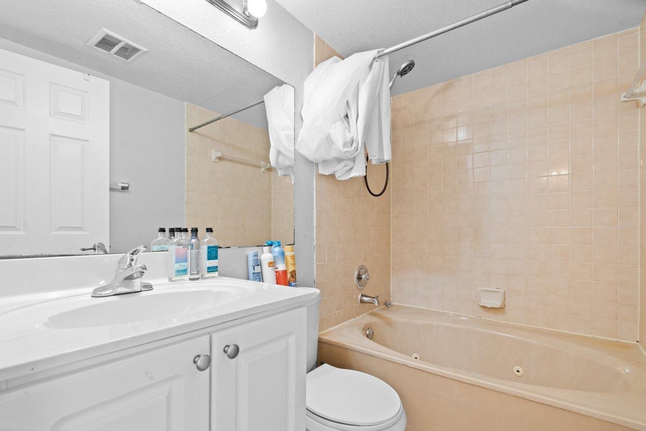 8267 Thames Boulevard, Unit B Boca Raton, FL 33433 - Photo 16 of 24 016-8267ThamesBoulevard-BocaRaton-FL-334