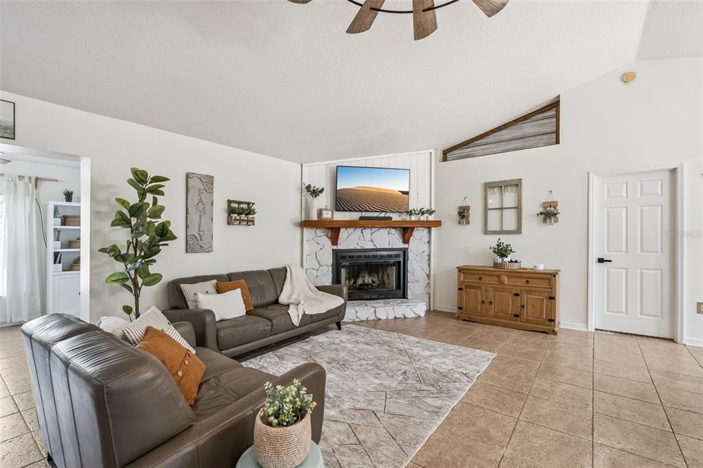 23211 Outback Lane Eustis, FL 32736 - Photo 4 of 37